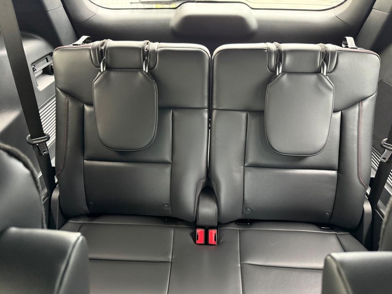 Ford Explorer Vehicle Full-screen Gallery Image 6