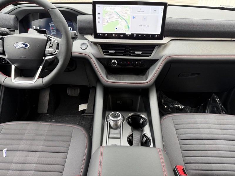Ford Explorer Vehicle Full-screen Gallery Image 7