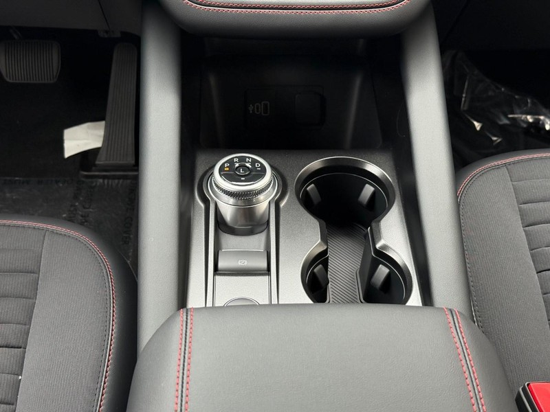 Ford Explorer Vehicle Full-screen Gallery Image 9