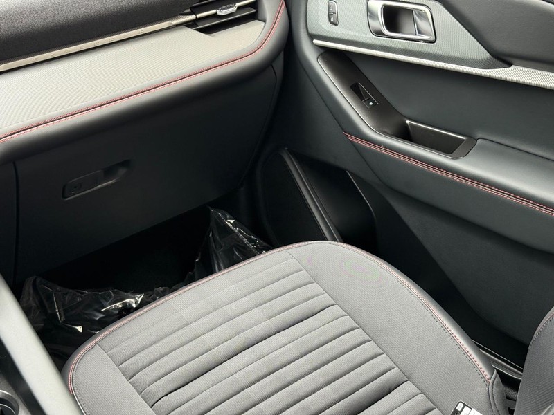 Ford Explorer Vehicle Full-screen Gallery Image 11
