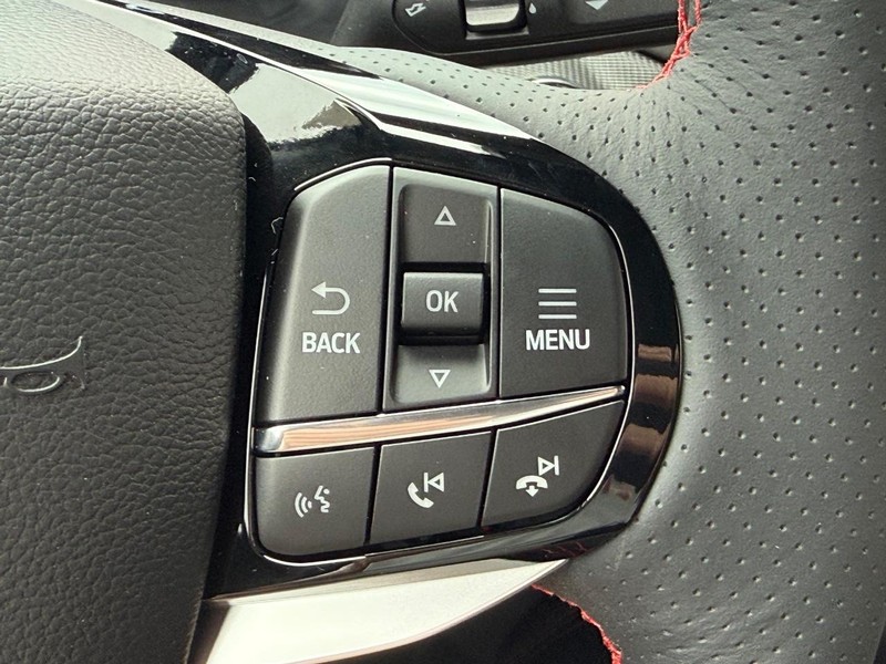 Ford Explorer Vehicle Full-screen Gallery Image 13
