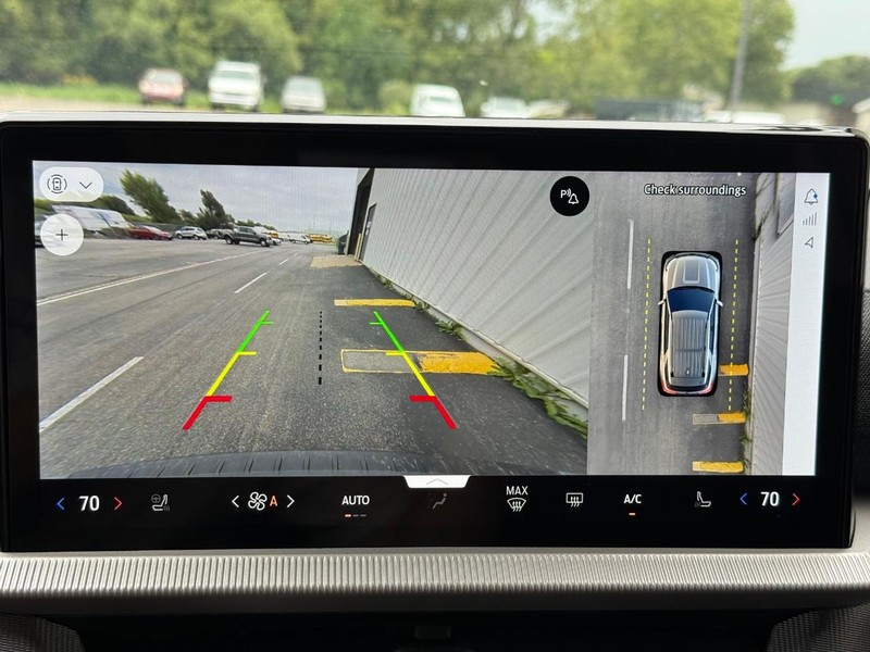Ford Explorer Vehicle Full-screen Gallery Image 14