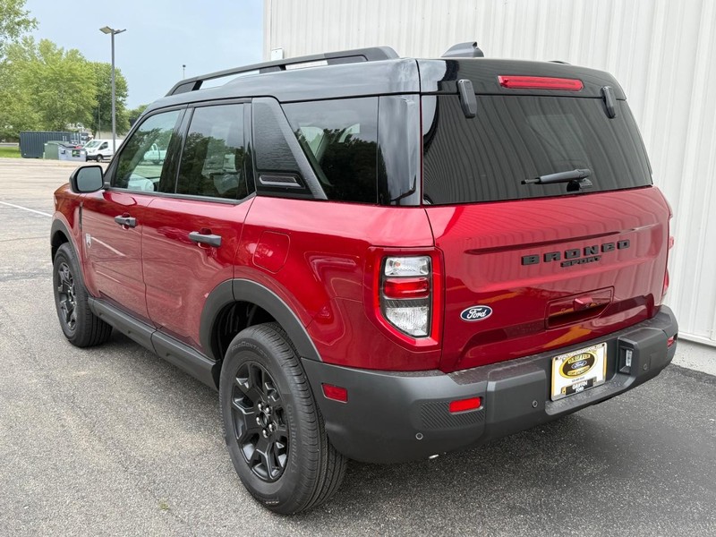 Ford Bronco Sport Vehicle Full-screen Gallery Image 3
