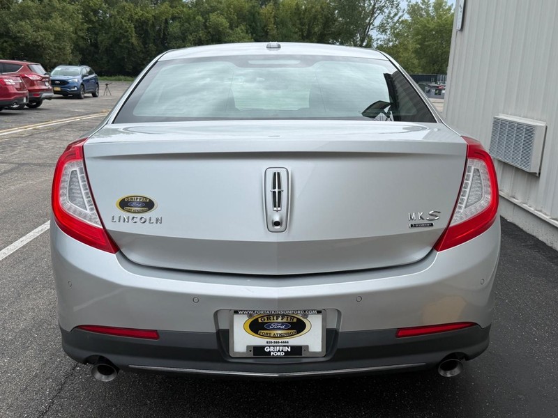 Lincoln MKS Vehicle Full-screen Gallery Image 4