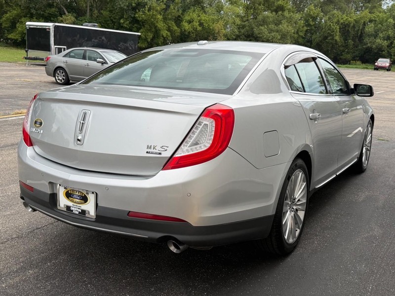 Lincoln MKS Vehicle Full-screen Gallery Image 5