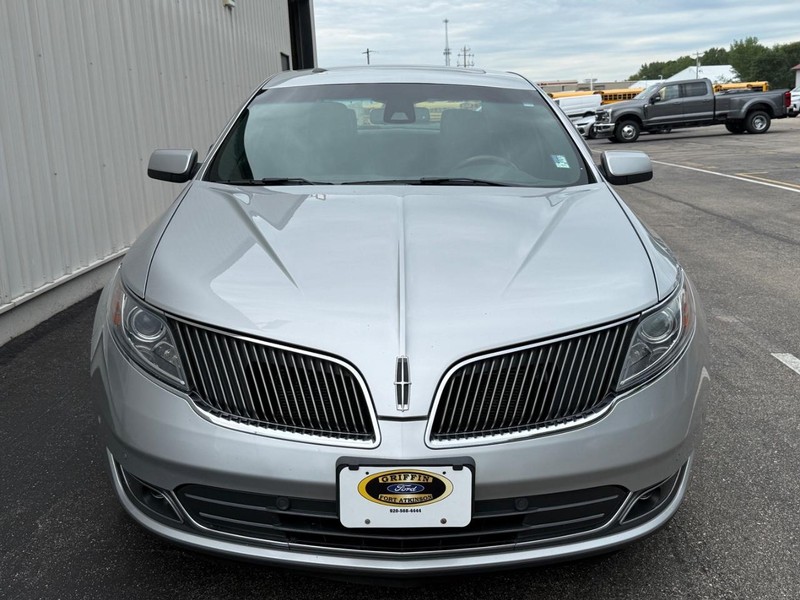 Lincoln MKS Vehicle Full-screen Gallery Image 7
