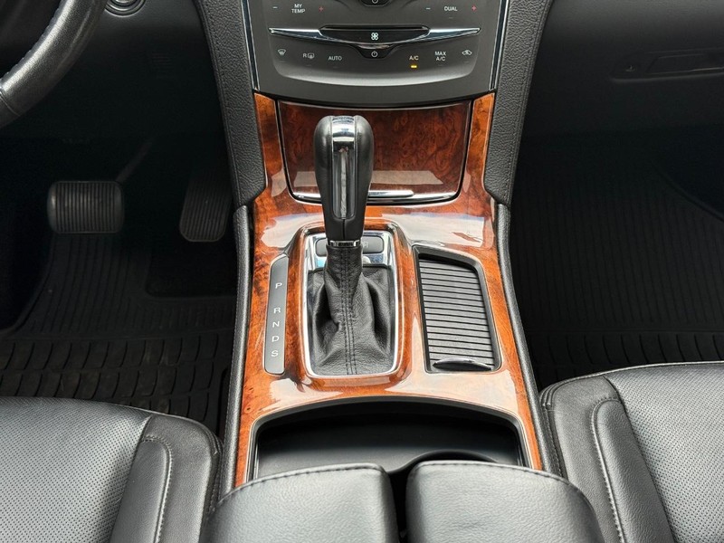 Lincoln MKS Vehicle Full-screen Gallery Image 11