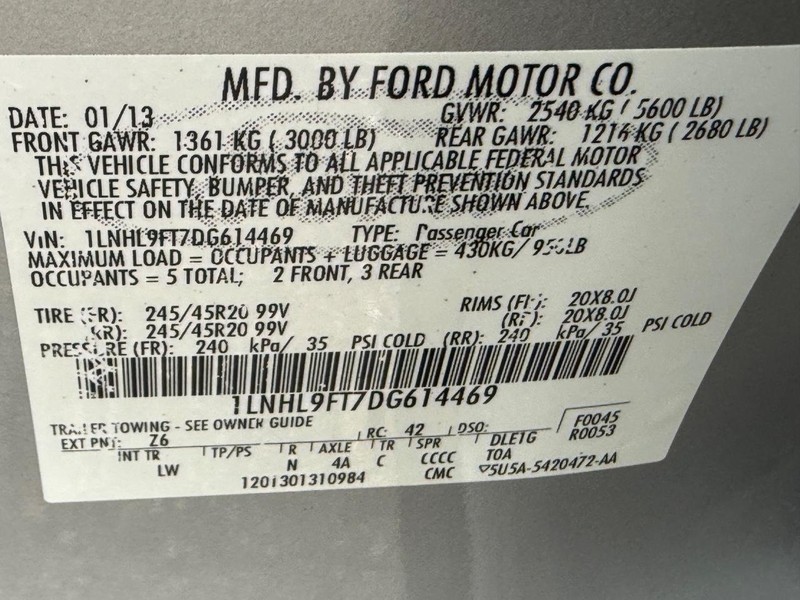 Lincoln MKS Vehicle Full-screen Gallery Image 21