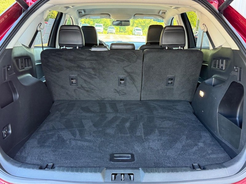 Ford Edge Vehicle Full-screen Gallery Image 05