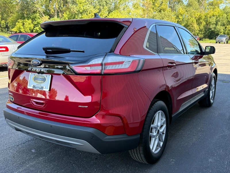 Ford Edge Vehicle Full-screen Gallery Image 06
