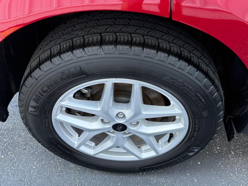 Ford Edge Vehicle Full-screen Gallery Image 07