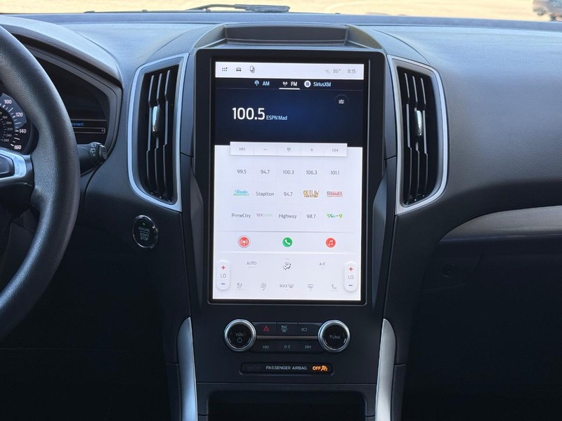 Ford Edge Vehicle Full-screen Gallery Image 11