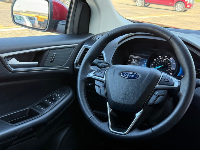 Ford Edge Vehicle Full-screen Gallery Image 13