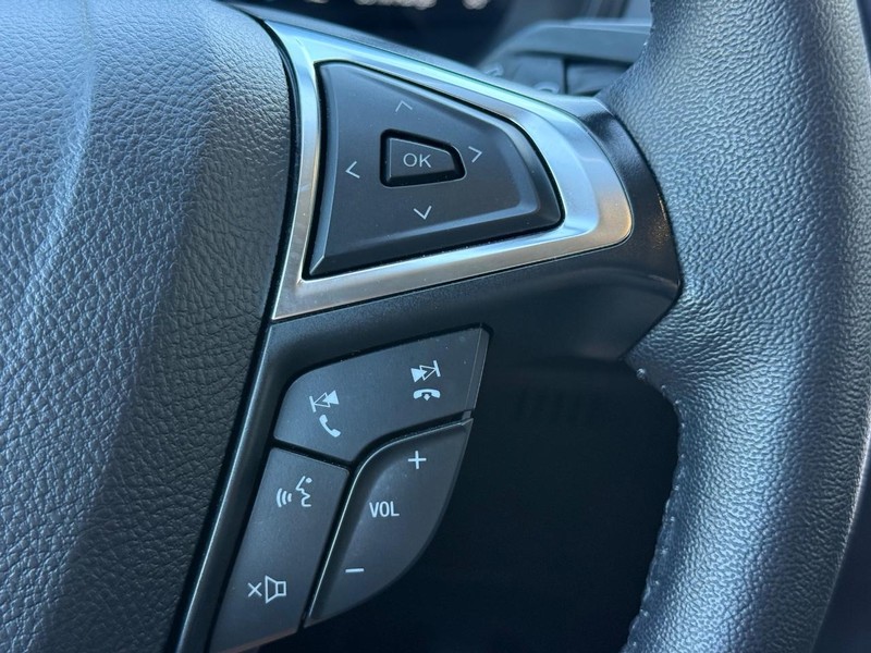 Ford Edge Vehicle Full-screen Gallery Image 15