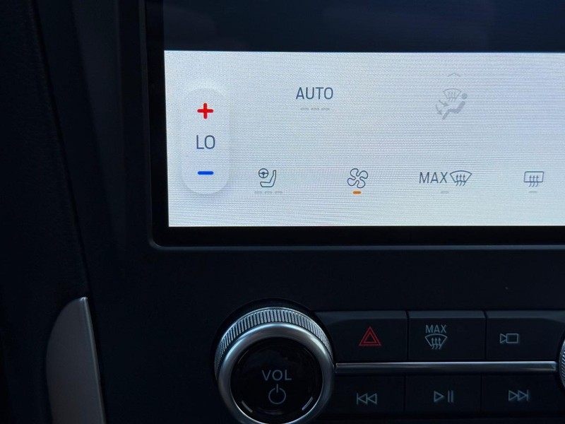 Ford Edge Vehicle Full-screen Gallery Image 18
