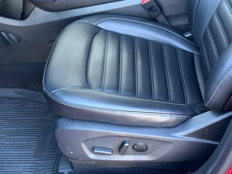 Ford Edge Vehicle Full-screen Gallery Image 20