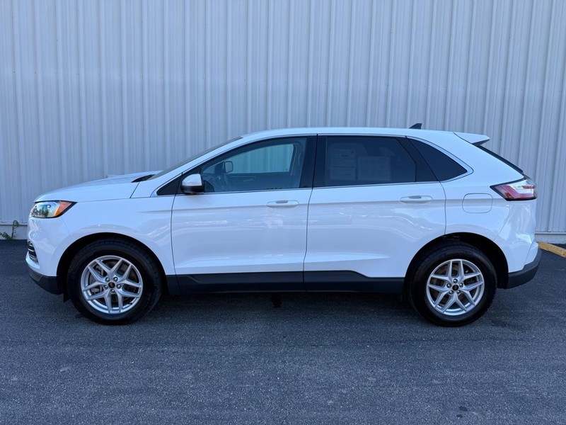 Ford Edge Vehicle Full-screen Gallery Image 02