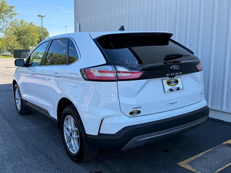 Ford Edge Vehicle Full-screen Gallery Image 03