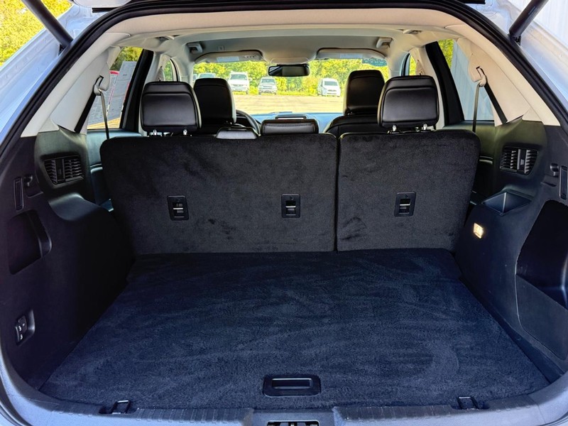 Ford Edge Vehicle Full-screen Gallery Image 05
