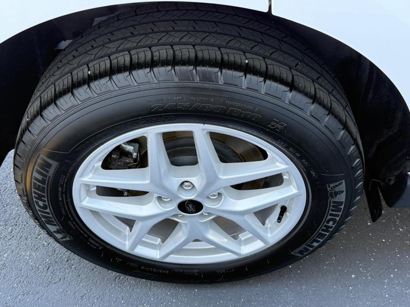 Ford Edge Vehicle Full-screen Gallery Image 07