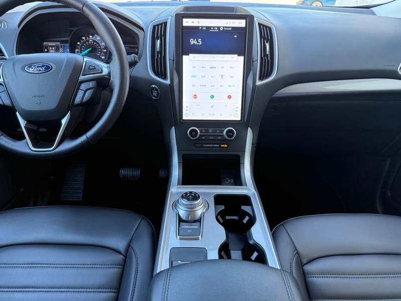 Ford Edge Vehicle Full-screen Gallery Image 10