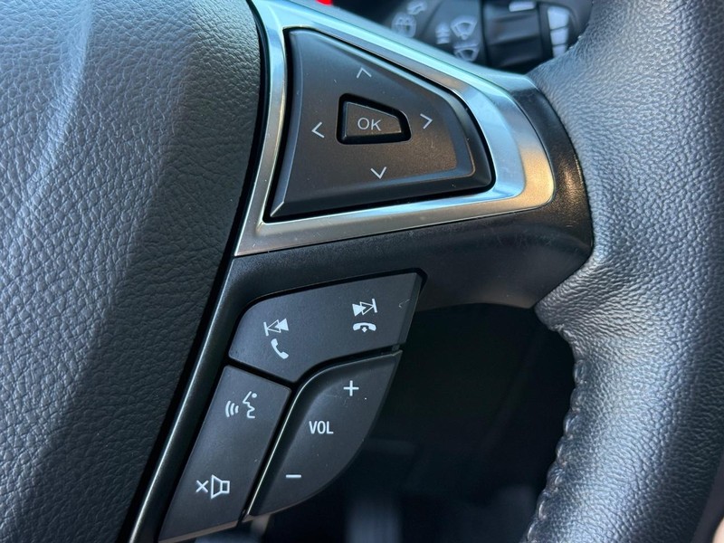 Ford Edge Vehicle Full-screen Gallery Image 17