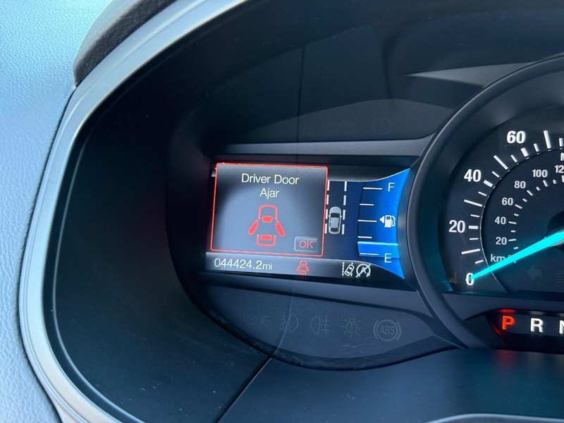 Ford Edge Vehicle Full-screen Gallery Image 18