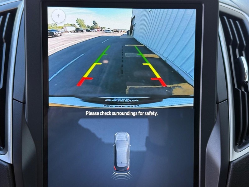 Ford Edge Vehicle Full-screen Gallery Image 19