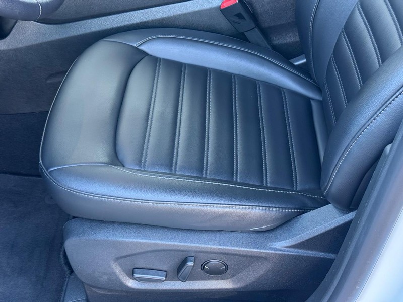 Ford Edge Vehicle Full-screen Gallery Image 22