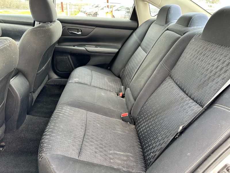 Nissan Altima Vehicle Image 06