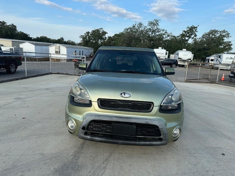 Kia Soul Vehicle Full-screen Gallery Image 02