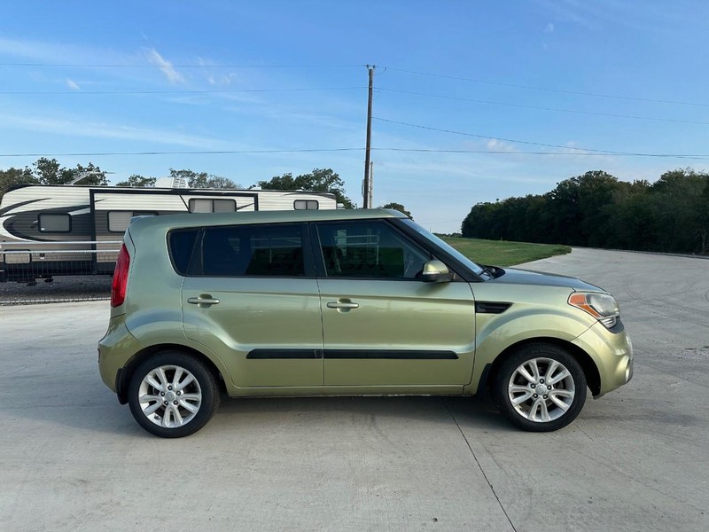 Kia Soul Vehicle Full-screen Gallery Image 03