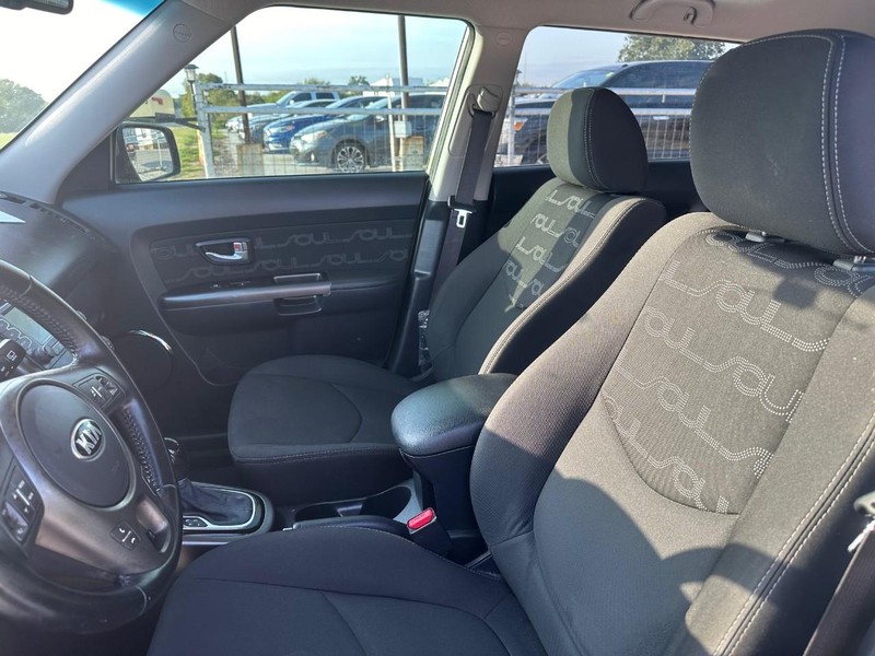 Kia Soul Vehicle Full-screen Gallery Image 06