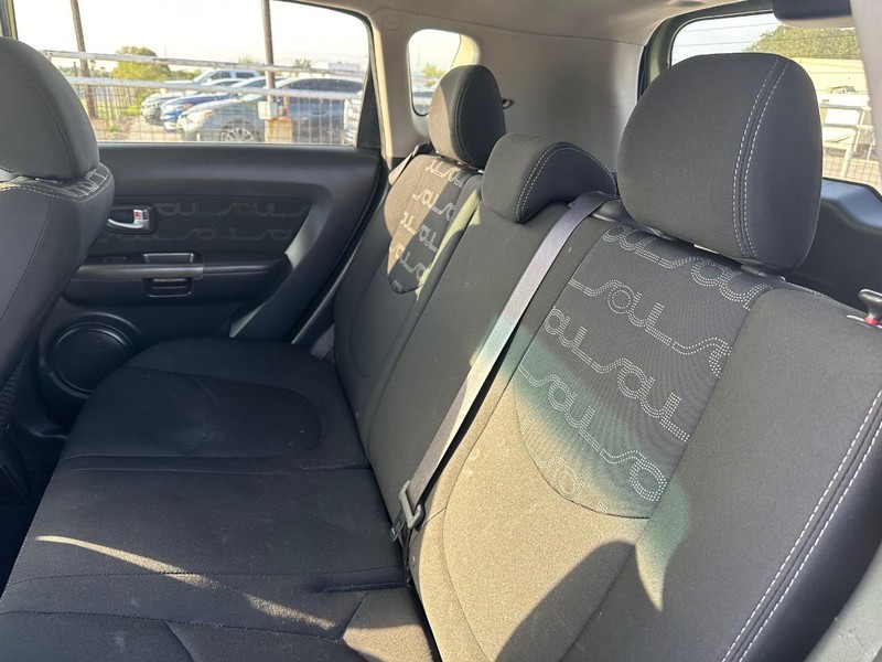 Kia Soul Vehicle Full-screen Gallery Image 07