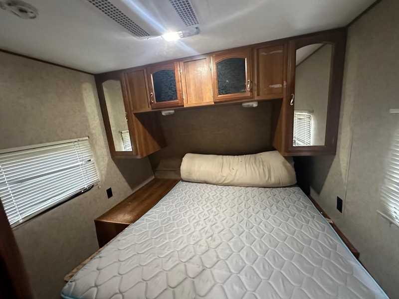 Prime Time AVENGER Vehicle Full-screen Gallery Image 06