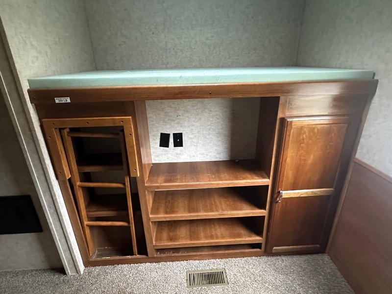 Prime Time AVENGER Vehicle Full-screen Gallery Image 09