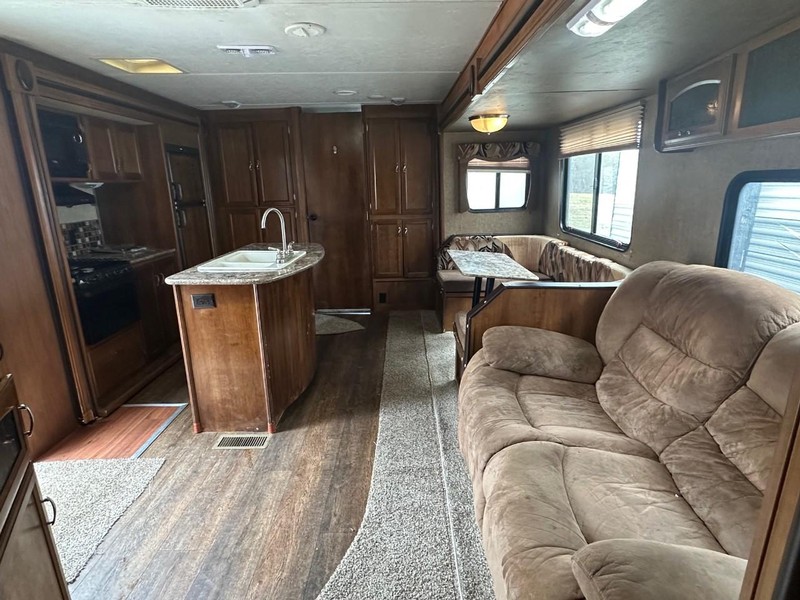 Prime Time AVENGER Vehicle Full-screen Gallery Image 13