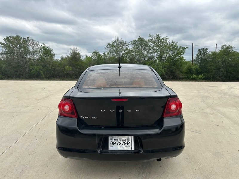 Dodge Avenger Vehicle Full-screen Gallery Image 04