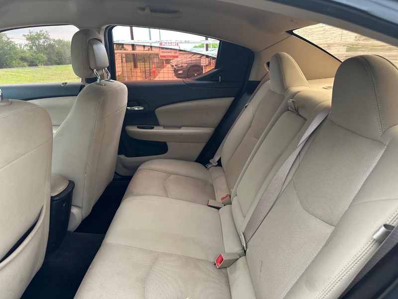Dodge Avenger Vehicle Full-screen Gallery Image 06