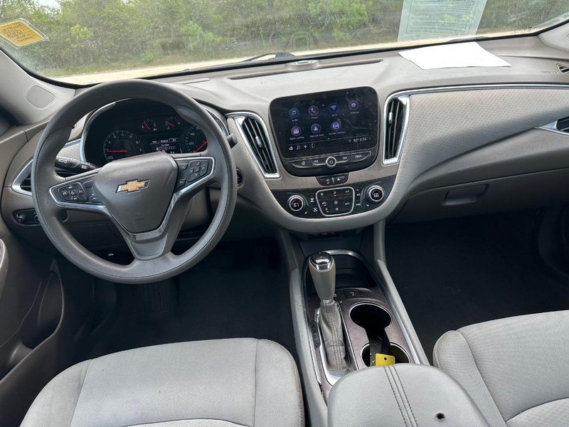 Chevrolet Malibu Vehicle Image 06