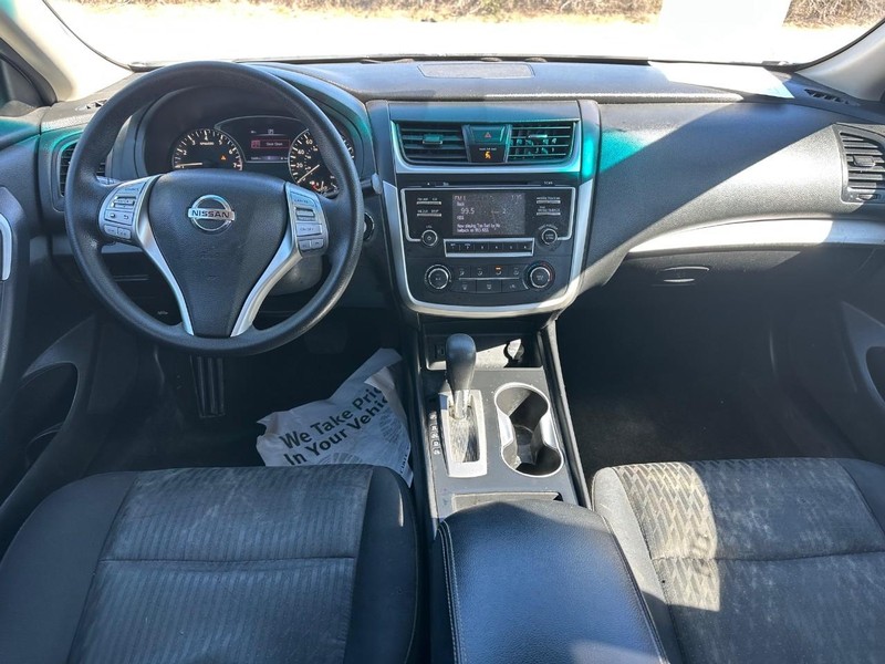 Nissan Altima Vehicle Image 07