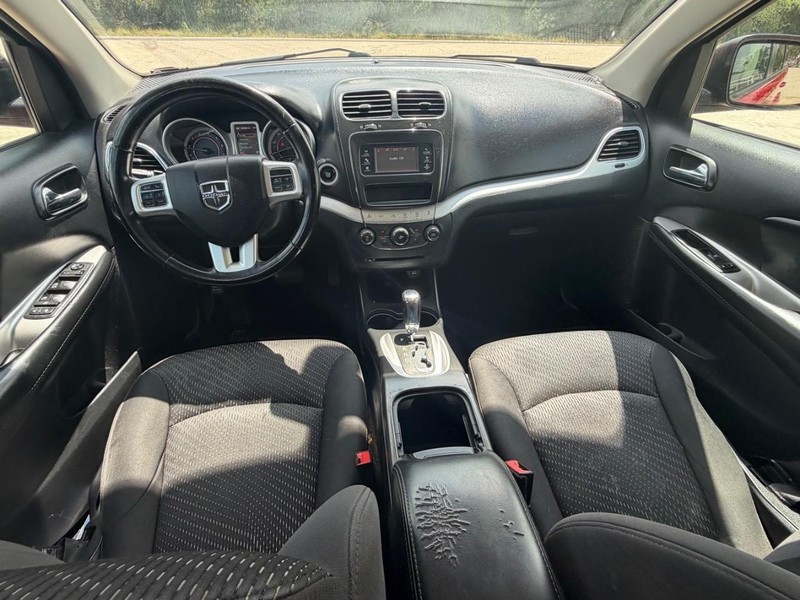 Dodge Journey Vehicle Full-screen Gallery Image 05