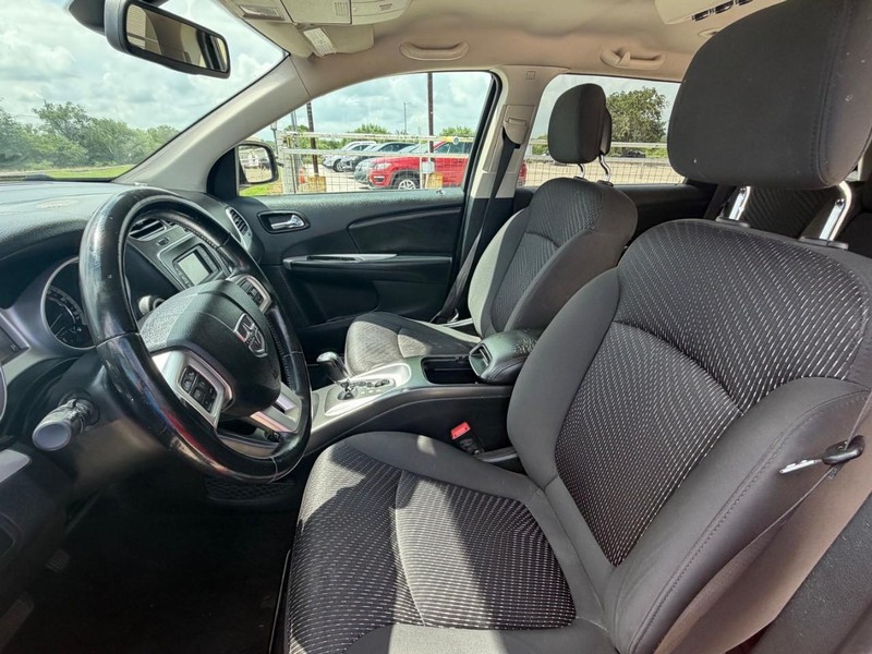 Dodge Journey Vehicle Full-screen Gallery Image 06