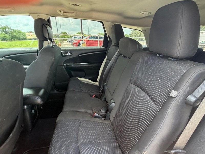 Dodge Journey Vehicle Full-screen Gallery Image 07