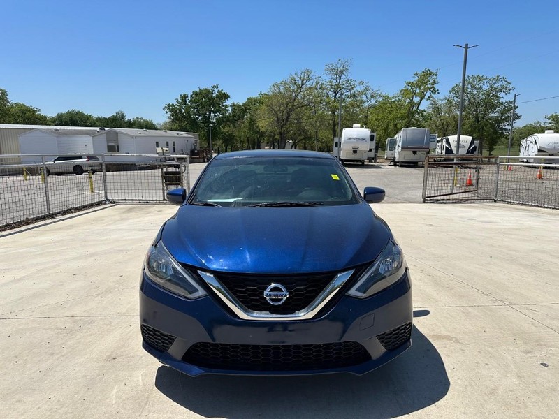 Nissan Sentra Vehicle Image 02