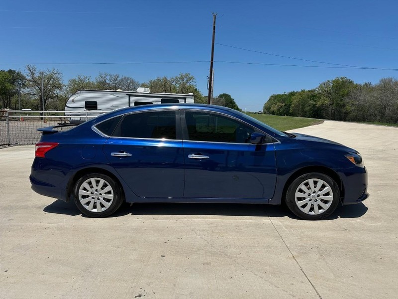 Nissan Sentra Vehicle Image 03
