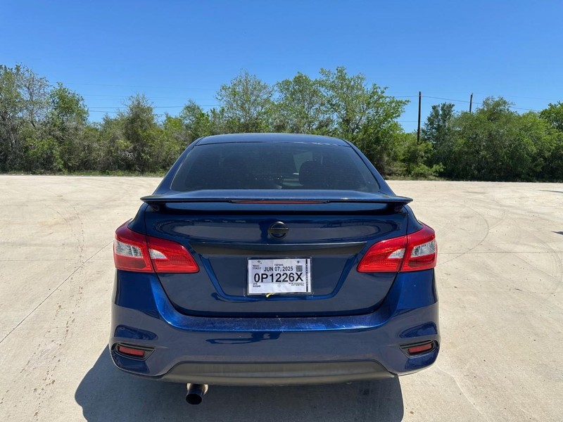Nissan Sentra Vehicle Image 04
