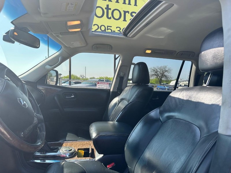 INFINITI QX80 Vehicle Image 05
