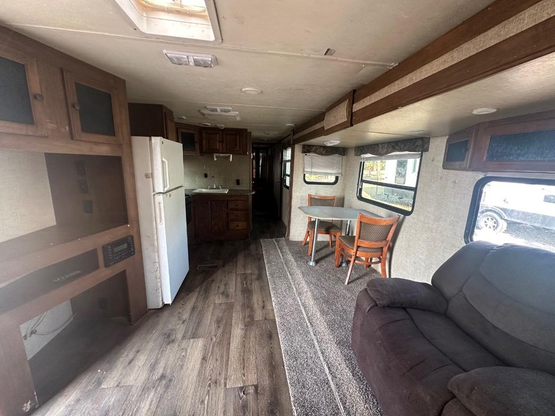 Keystone SPRINTER Vehicle Full-screen Gallery Image 04