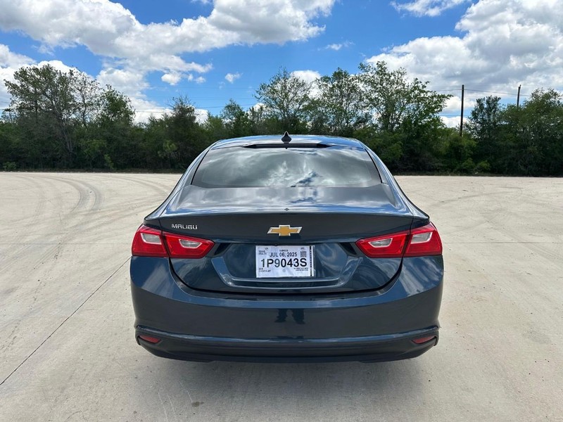 Chevrolet Malibu Vehicle Image 04